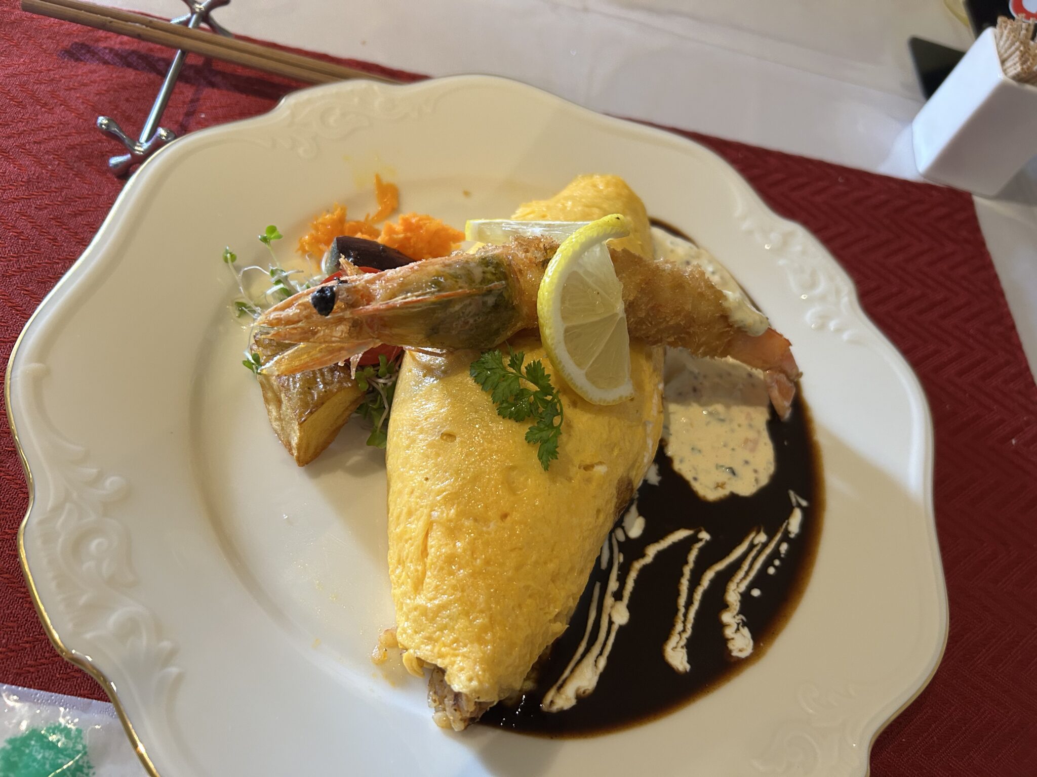 Hinterher ein tolles Essen, hier mit Reis gefülltes Omelette